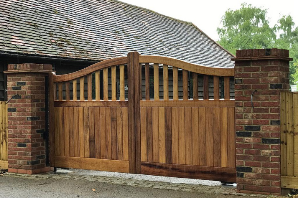 Automatic residential gate