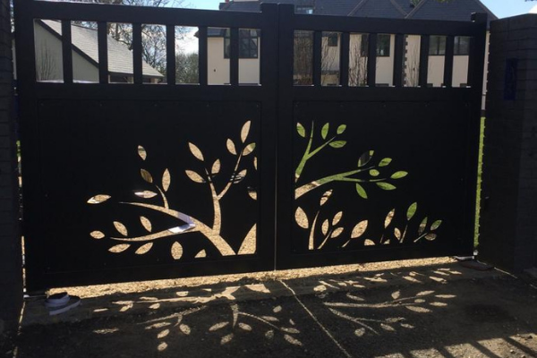 Automatic residential gate