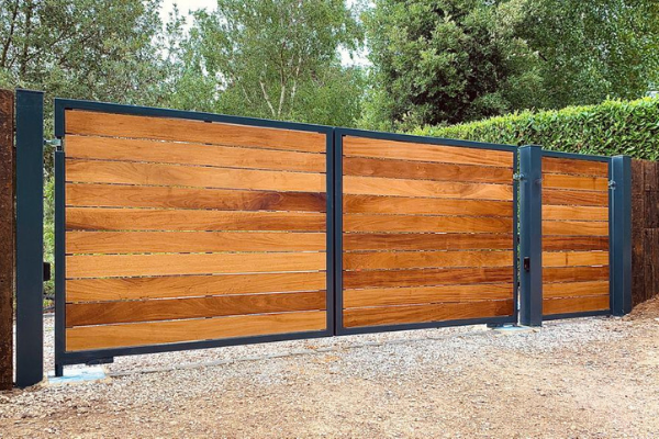 Automatic residential gate