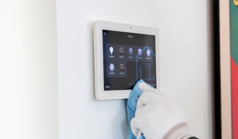 Smart home screen